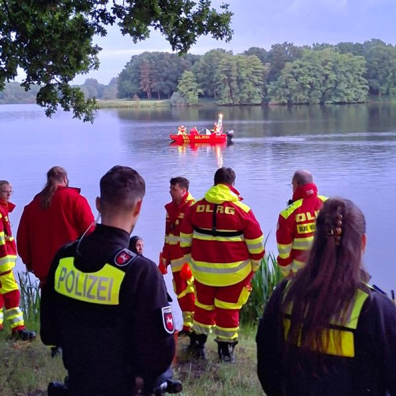Suche nach der vermissten Person. Bild: K. Schütte/FF Oldenburg Abt. Wasserrettung.